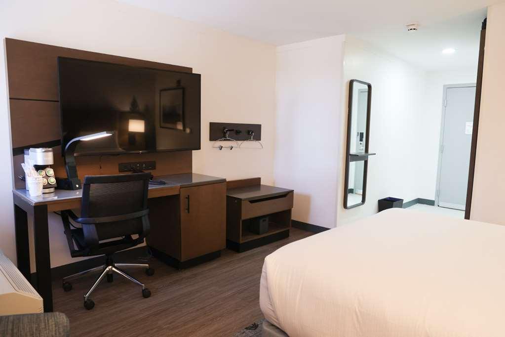 Aiden By Western Hotel 3*