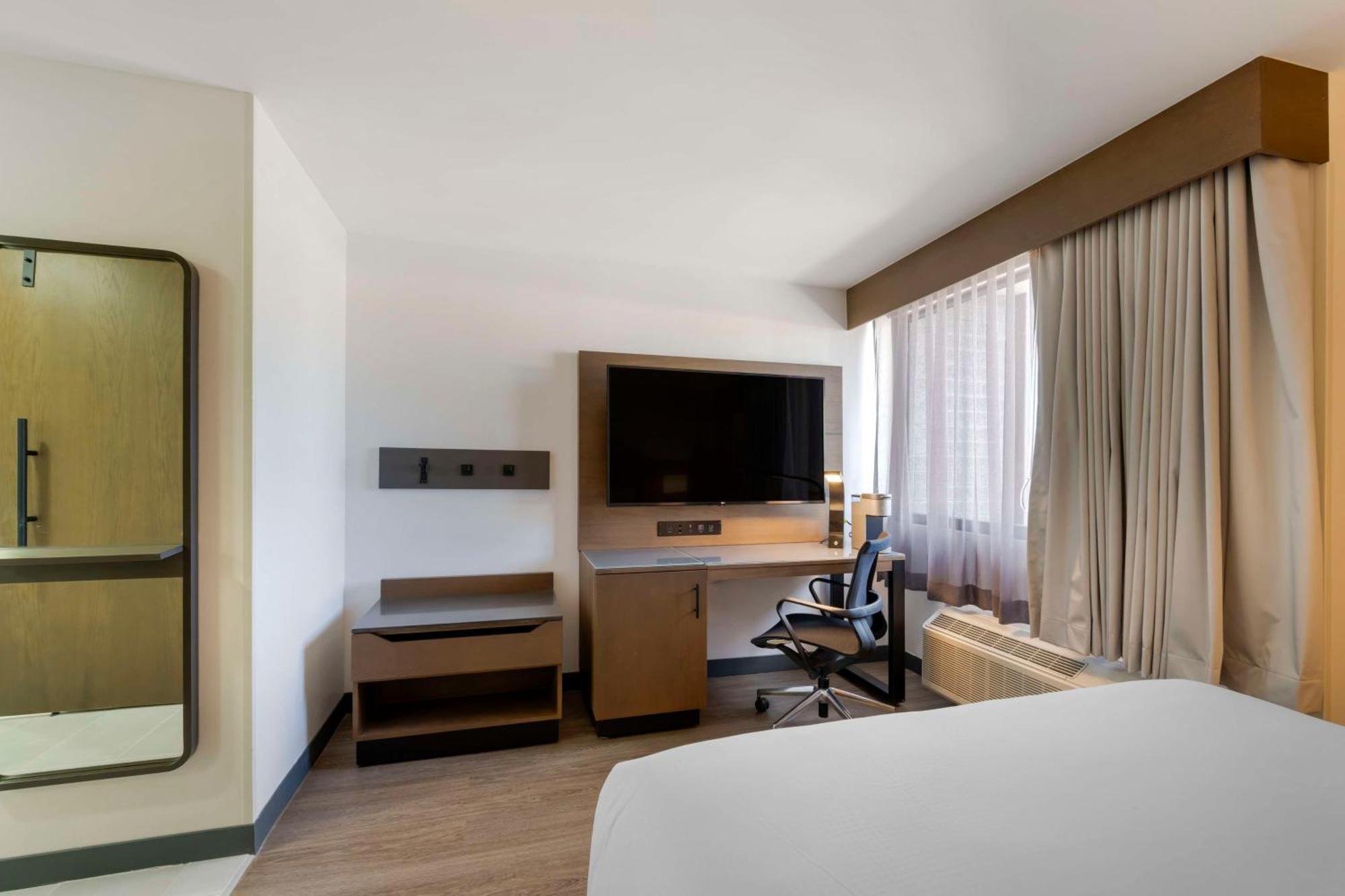 Aiden By Western Hotel 3*